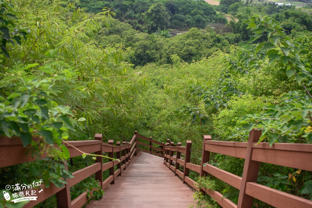 高雄景點|漯底山自然公園(免門票)走吊橋.望海岸線.探索惡地地形~古錐大頭兵出沒!