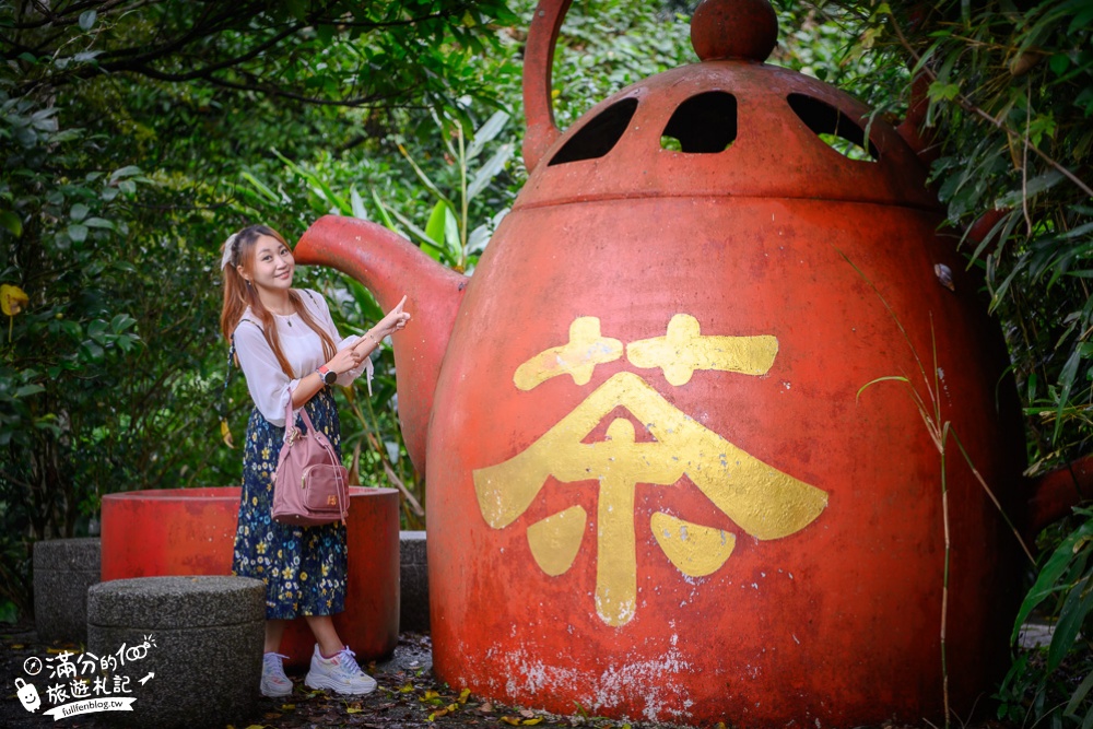 新北坪林景點|心茶合一|茶園旁的森林咖啡館.喫茶.輕食三明治~玩拍巨無霸大茶壺!