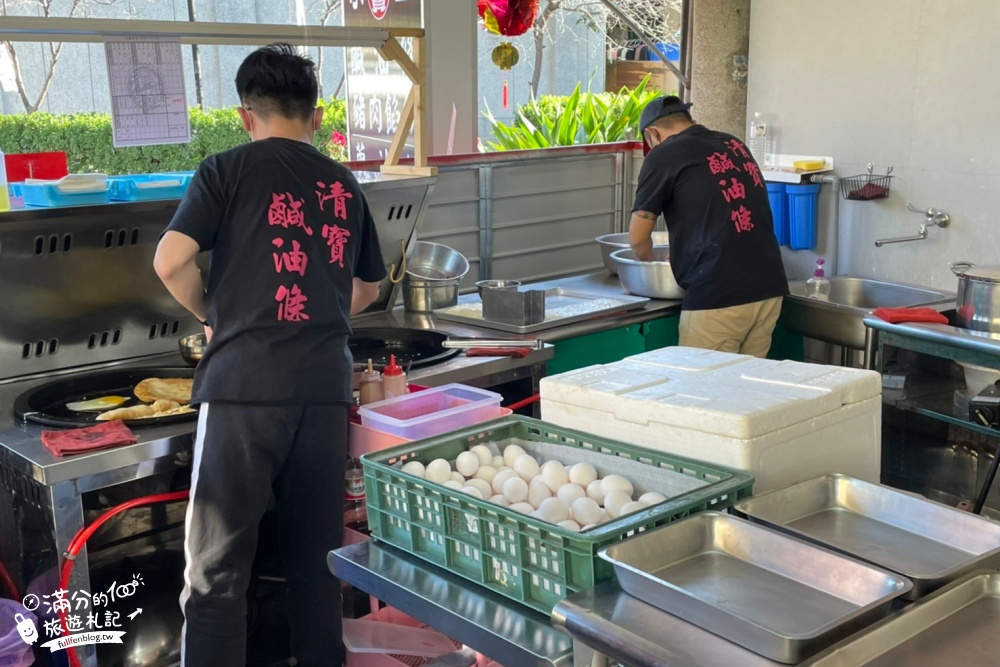 南投美食|清寶鹹油條水里店|台式大亨堡，雙熱狗夾蛋成套吃好滿足!