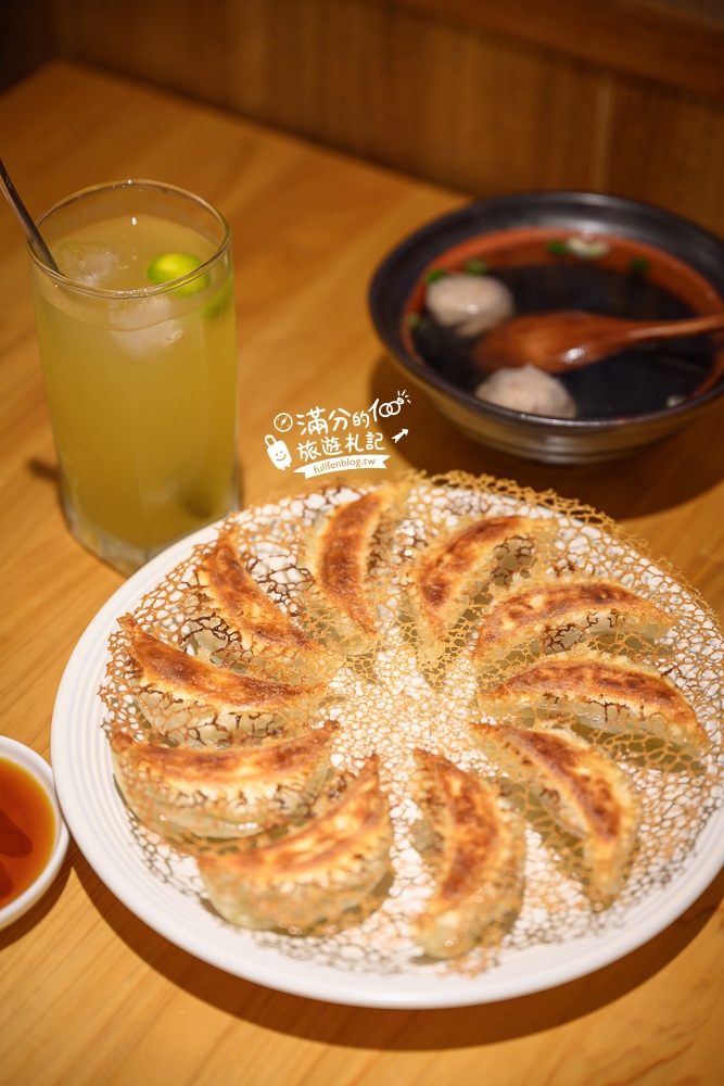 花蓮美食|來打餃日式煎餃|招牌冰花煎餃，號稱煎餃界的藝術品!