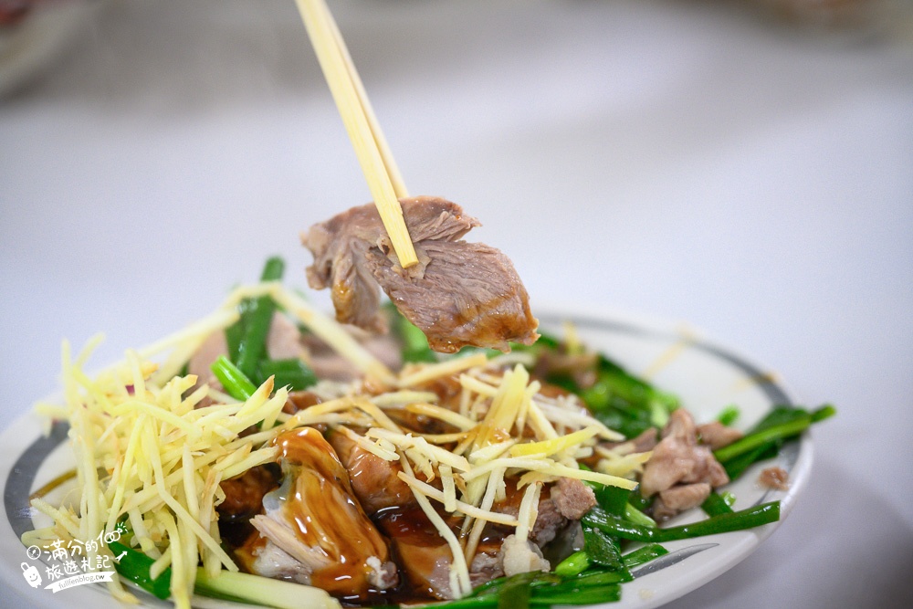 苗栗美食|金榜麵館|排隊美食平價客家麵|必吃豬頭肉麵.客家板條.大碗公霸氣出餐份量足!