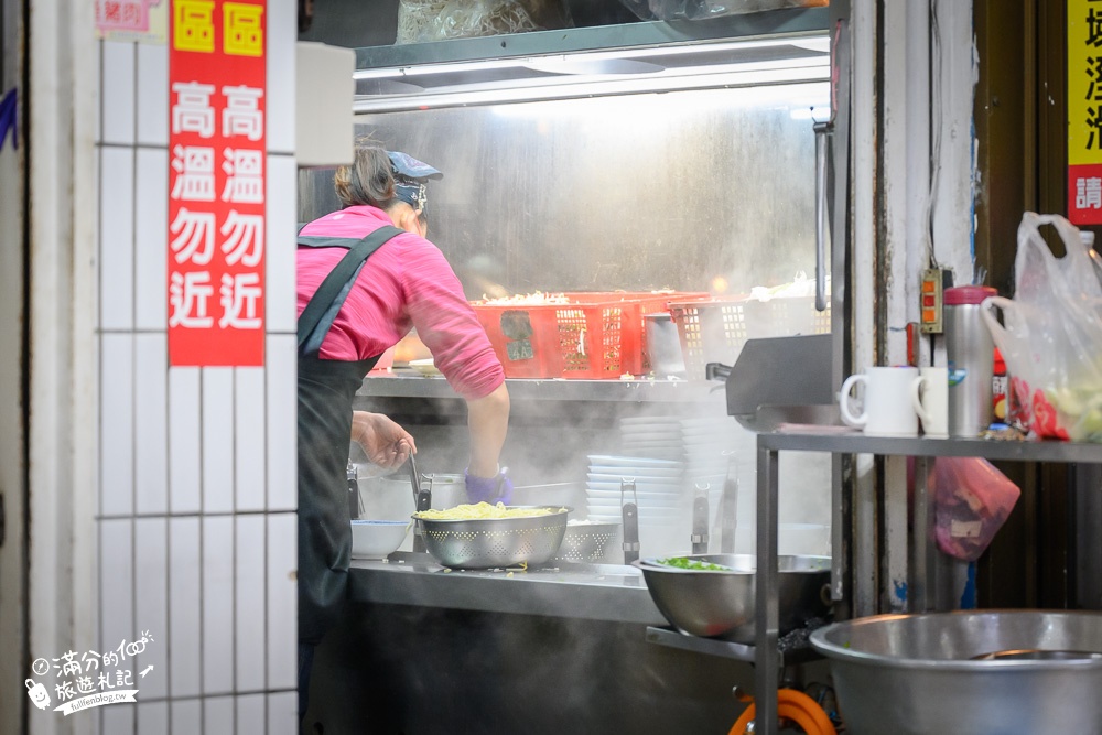 苗栗美食|金榜麵館|排隊美食平價客家麵|必吃豬頭肉麵.客家板條.大碗公霸氣出餐份量足!