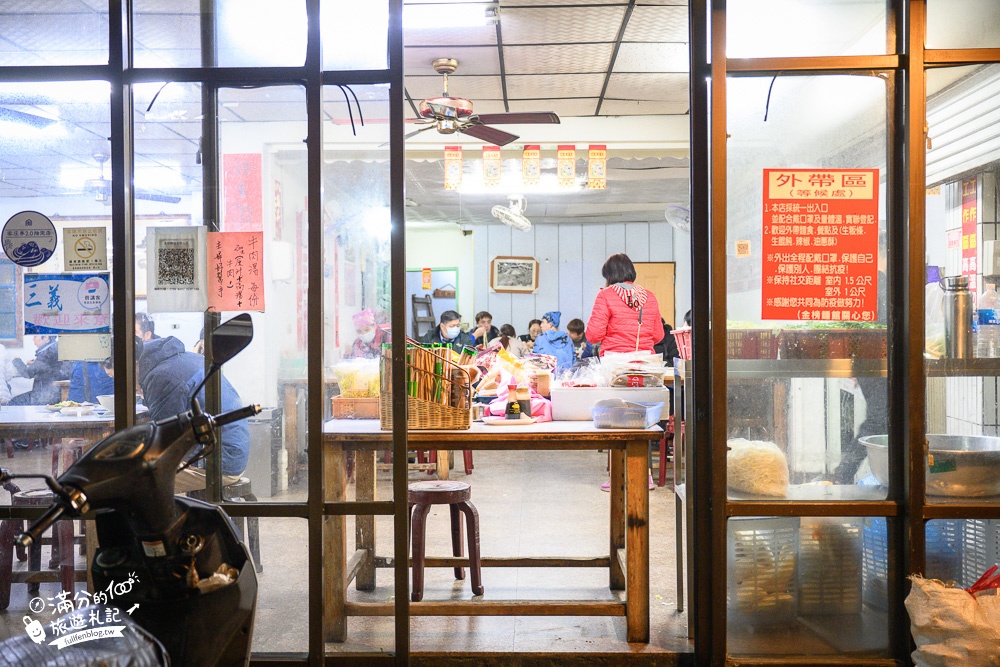 苗栗美食|金榜麵館|排隊美食平價客家麵|必吃豬頭肉麵.客家板條.大碗公霸氣出餐份量足!