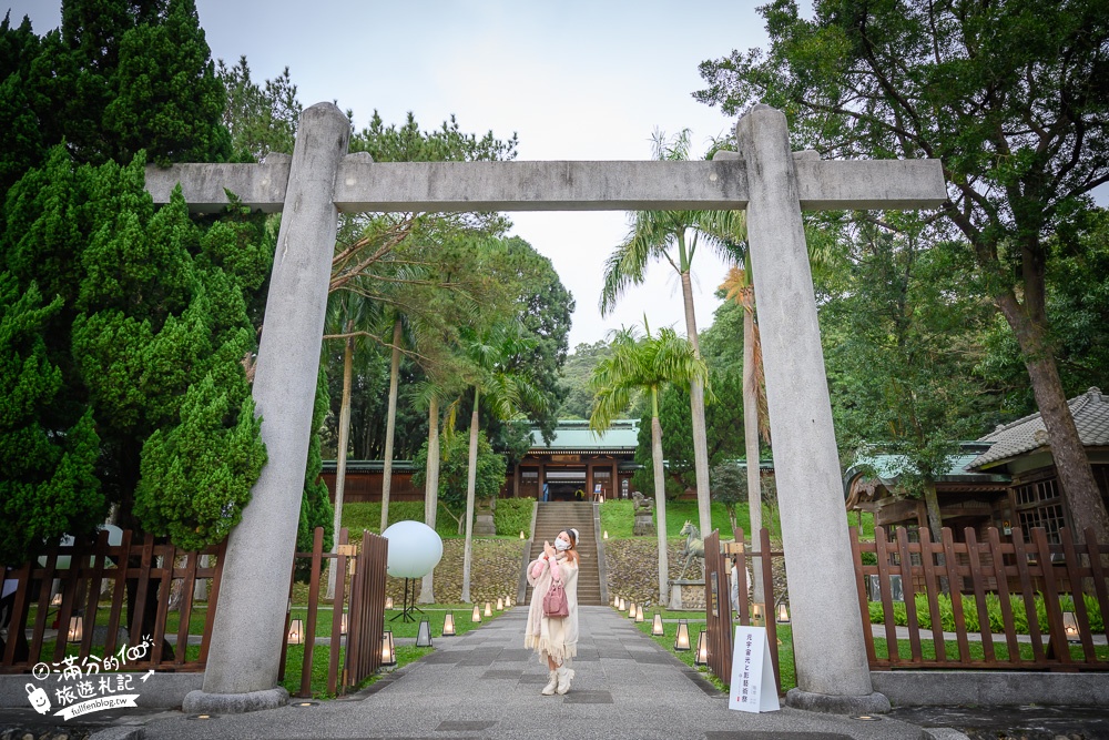 桃園景點|桃園神社昭和拾參.桃園忠烈祠(免門票)台灣僅存最完整的神社建築~敲鑼祈福.走風鈴回廊,一秒飛日本!