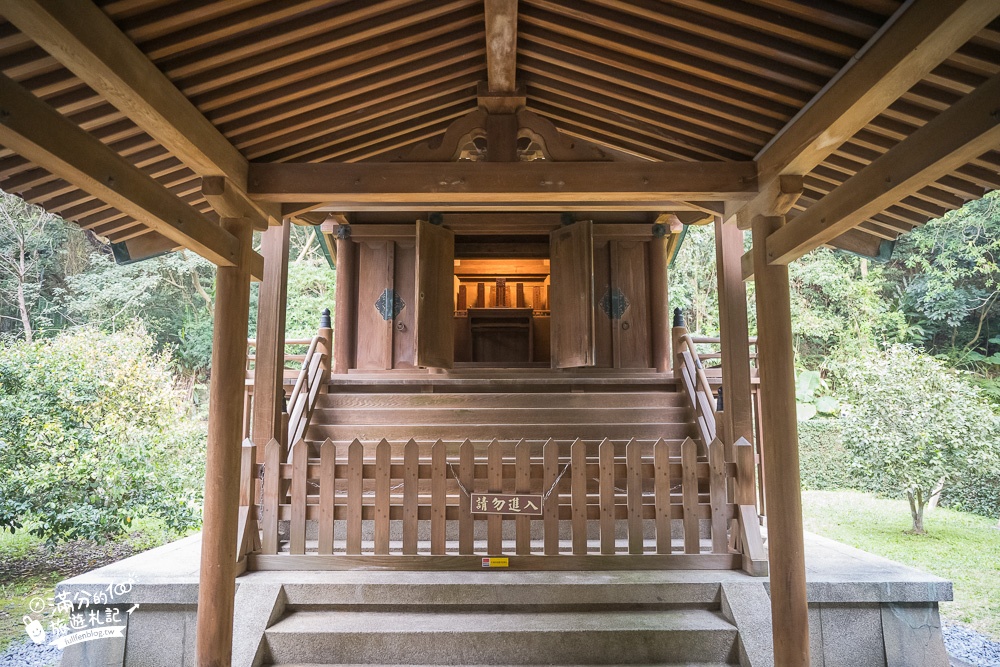 桃園景點|桃園神社昭和拾參.桃園忠烈祠(免門票)台灣僅存最完整的神社建築~敲鑼祈福.走風鈴回廊,一秒飛日本!