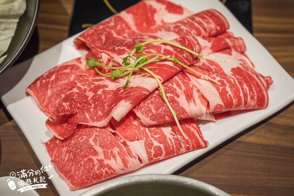 宜蘭火鍋【八方悅羅東店】近梅花湖吃到飽平價鍋物.魯肉飯爆米花冰淇淋無限暢飲,也有豪華龍蝦海鮮船!