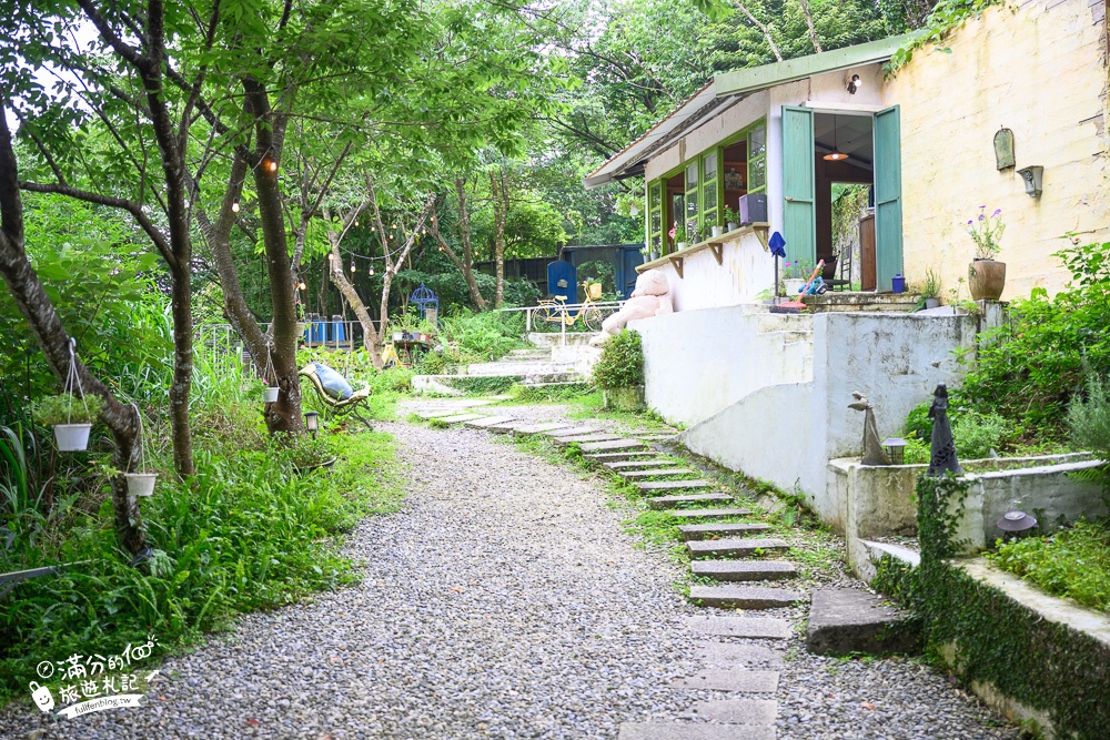 台北景點【蒙馬特影像咖啡】陽明山景觀餐廳.隱身森林裡的歐風花園.小南法婚紗攝影棚!