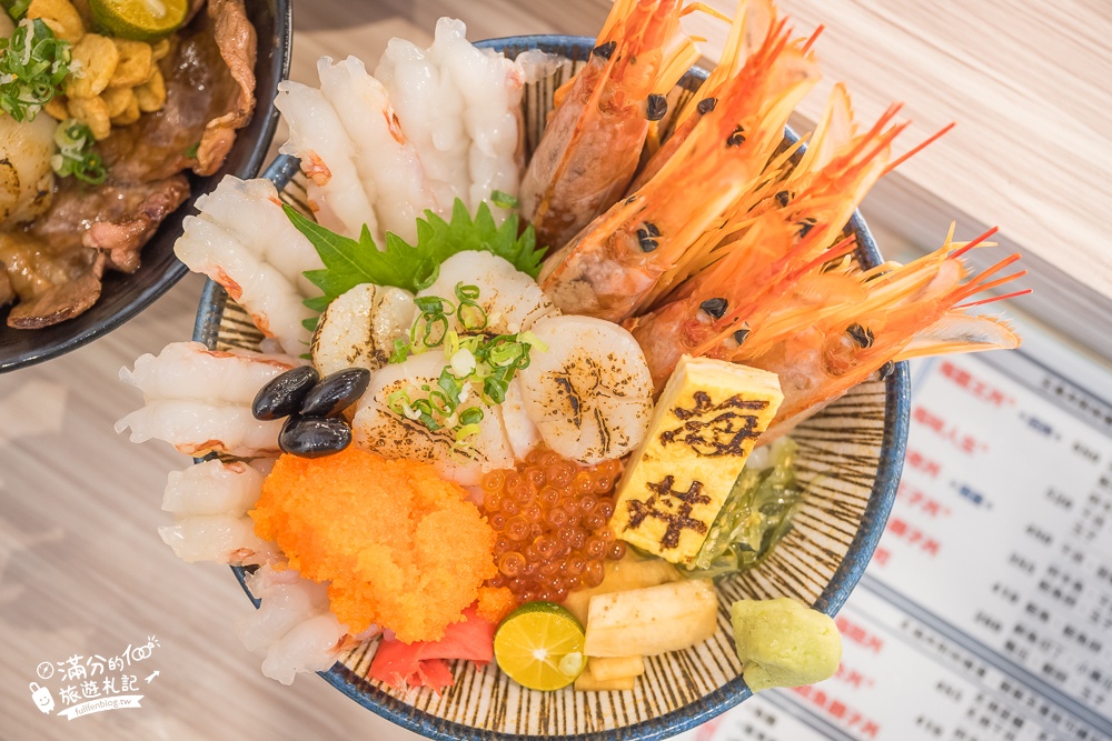 桃園生魚片丼飯推薦【海丼海鮮丼飯店】超浮誇海霸王丼,味噌湯醋飯免費續加,平日早鳥再打9折好划算!