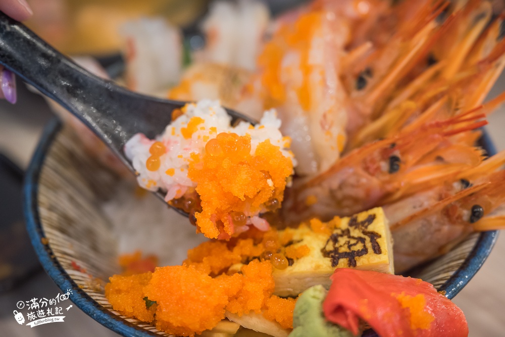 桃園生魚片丼飯推薦【海丼海鮮丼飯店】超浮誇海霸王丼,味噌湯醋飯免費續加,平日早鳥再打9折好划算!