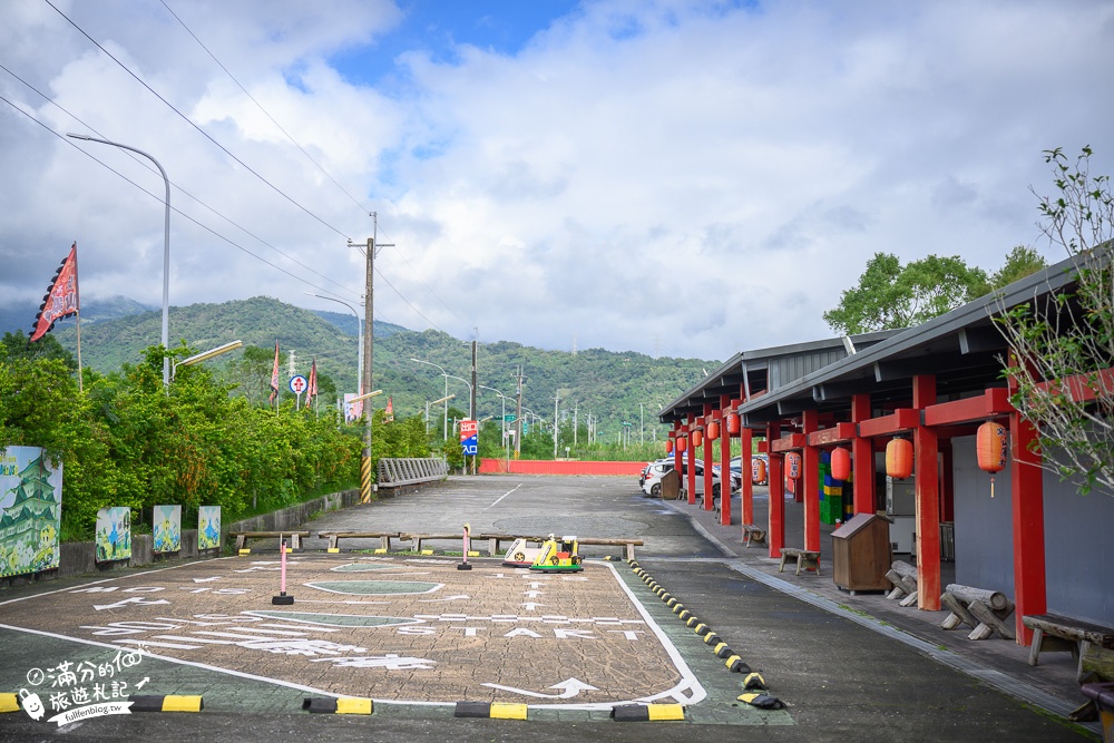 宜蘭景點|宜蘭窯烤山寨村(免門票)巨型赤鬼妖怪好可愛,必吃現烤麵包,古早味零食只要50元銅板價!