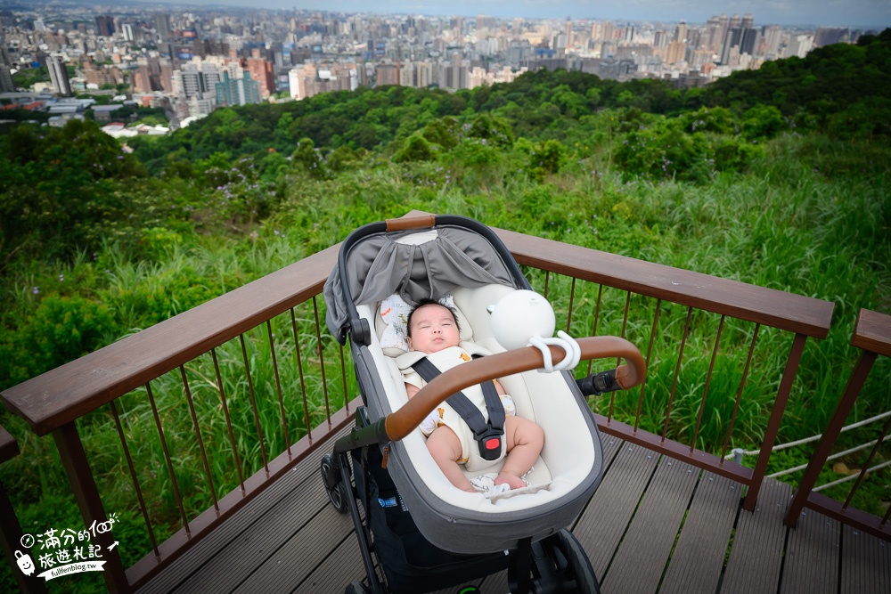 桃園景點|虎頭山環保公園(免門票)看大飛機.坐擁城市之巔|桃園夜景基地,百萬燈海一覽無遺!