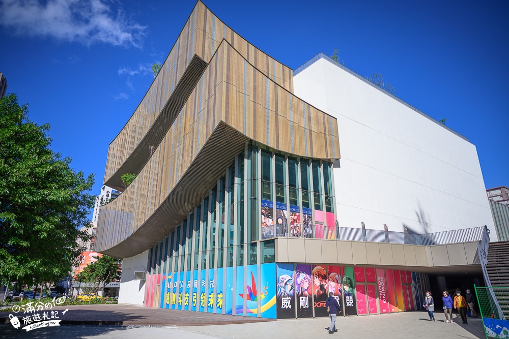 桃園新景點|桃園市立圖書館新總館(免門票)全台最美圖書館,生命樹玻璃塔~超過50個玩具繪本免費玩!