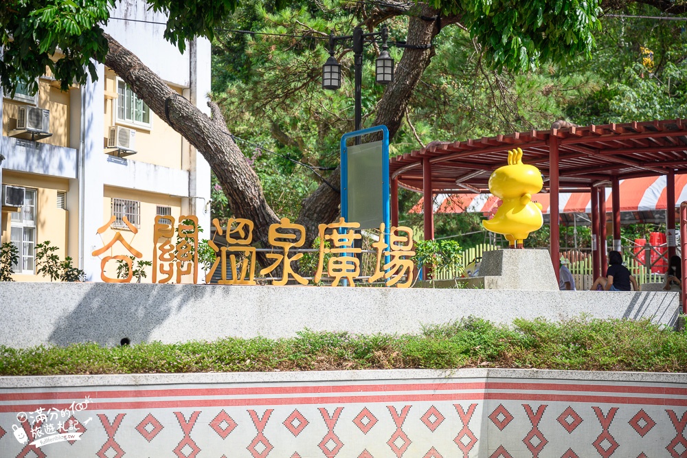 台中景點|谷關牌樓.三隻好熊弟爬上谷關立體停車場~谷關溫泉鄉打卡新地標!