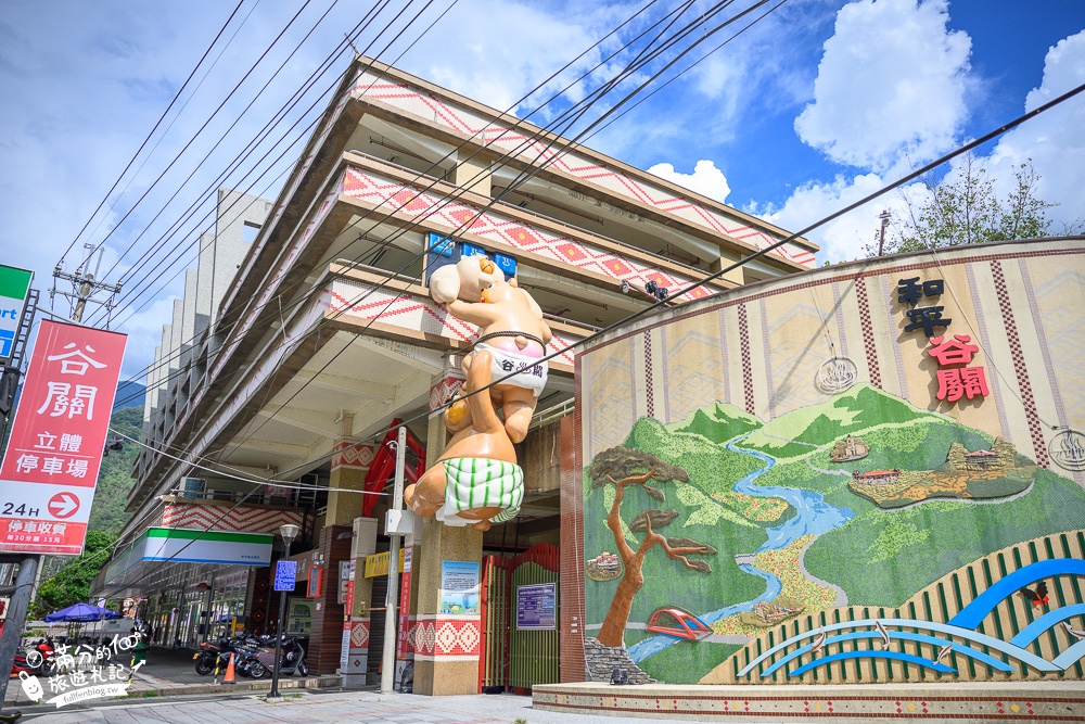 台中景點|谷關牌樓.三隻好熊弟爬上谷關立體停車場~谷關溫泉鄉打卡新地標!