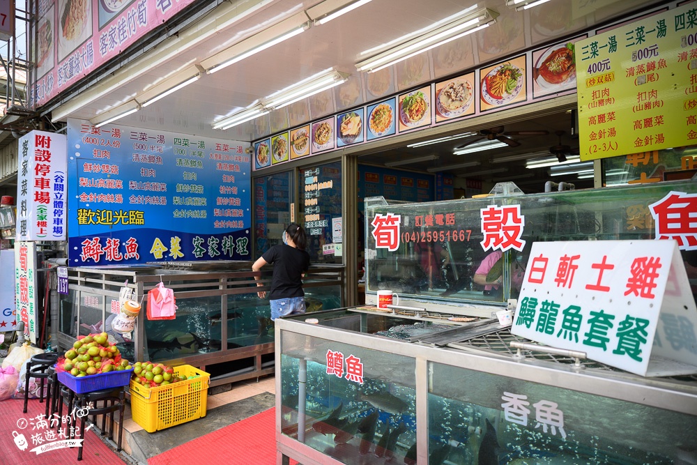 台中景點|谷關牌樓.三隻好熊弟爬上谷關立體停車場~谷關溫泉鄉打卡新地標!