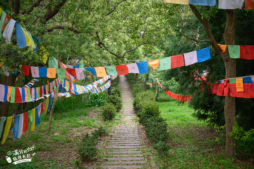 苗栗景點|臺灣桑耶寺(免門票)五色旗飄飄，華麗宮殿祈福趣!