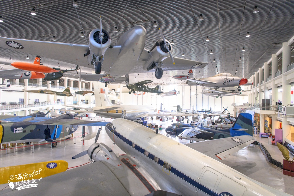 高雄景點【航空教育展示館】最新門票資訊玩樂攻略,全國唯一懸吊博物館,變裝開飛機好酷又好玩!