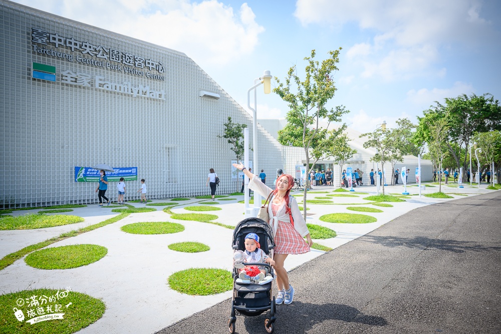 台中新景點【特色飛航館】中央公園遊客中心隱藏航空主題故事館,免費搭飛機.開飛機,當空姐好好玩!