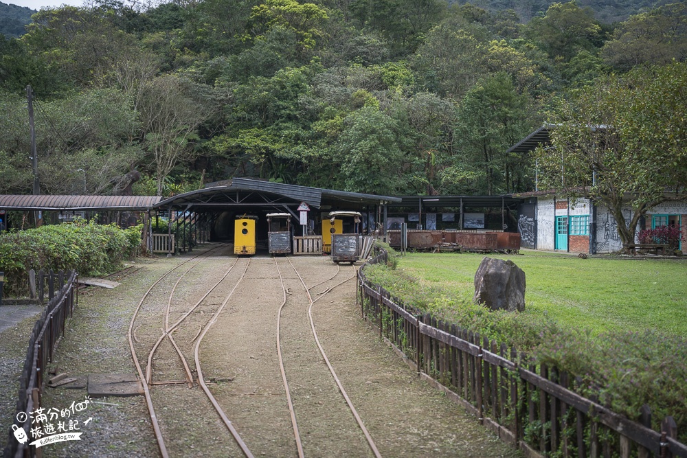 新北景點｜新平溪煤礦博物館,煤礦主題觀光園區,礦工體驗一日遊玩樂攻略~搭乘全台唯一的獨眼小火車!