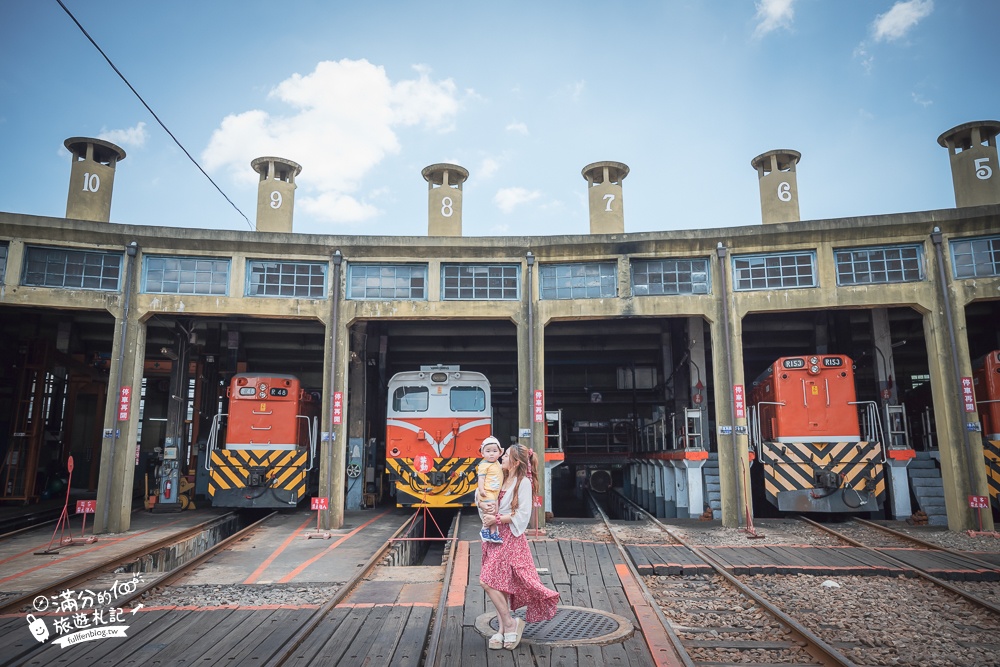 彰化景點【戶羽機關車園區】免門票彰化親子景點,搭小火車.逛市集.玩拍九又四分之三月台,順遊扇形車庫好有趣!