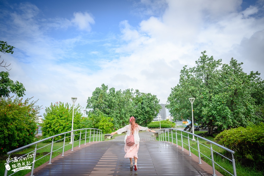 高雄景點|中油海洋天堂公園(免門票)中油主題親子遊戲場,海盜船.火箭.噴水加油槍超好拍~中油寶寶陪你玩!