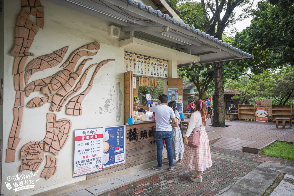 高雄景點|橋頭太成肉包(糖廠店)80年老字號包子店~敲可愛,Q版肉包公仔陪你吃包子!