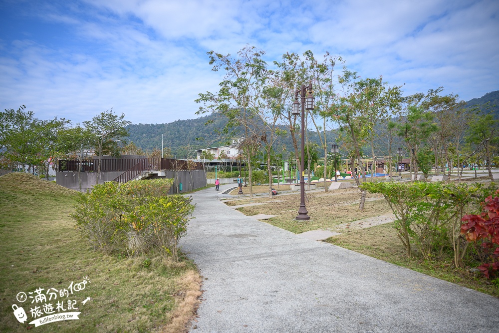 埔里新景點【福興溫泉區親子公園&福興溫泉遊客中心】免費泡足湯.借自行車,還能玩滑梯和沙坑!