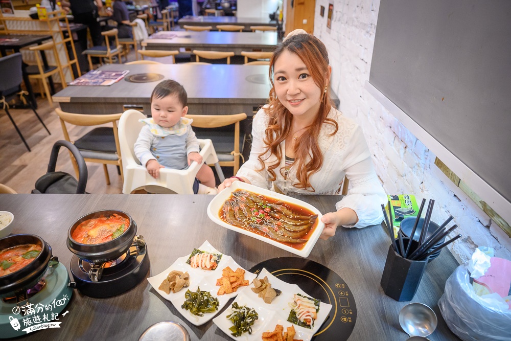 台中美食》醬蟹屋.台灣第一家醬油螃蟹專賣店.澎湃鴛鴦火鍋～免飛韓國,韓國名菜料理這裡吃!