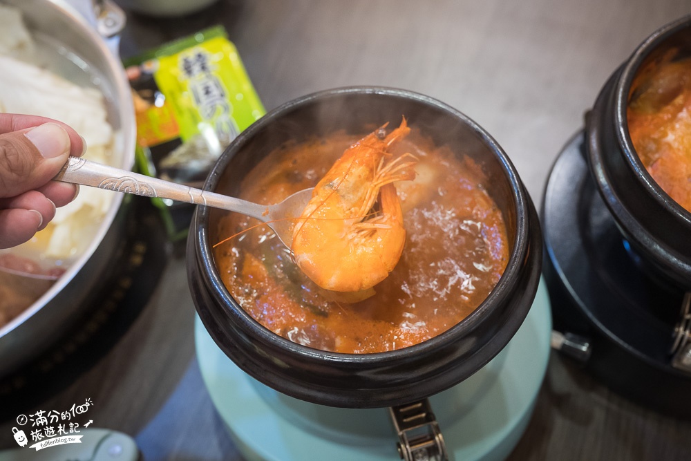 台中美食》醬蟹屋.台灣第一家醬油螃蟹專賣店.澎湃鴛鴦火鍋～免飛韓國,韓國名菜料理這裡吃!