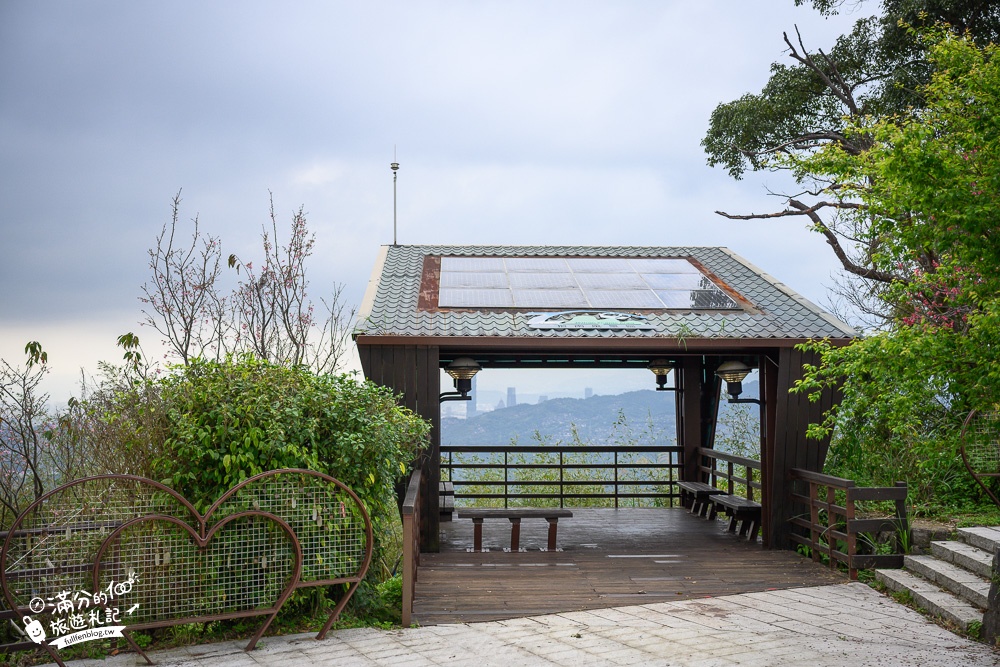 台北景點|指南宮(免門票)宗教百景.祈福拜拜.賞櫻花.拜月老.筊杯廣場望101!