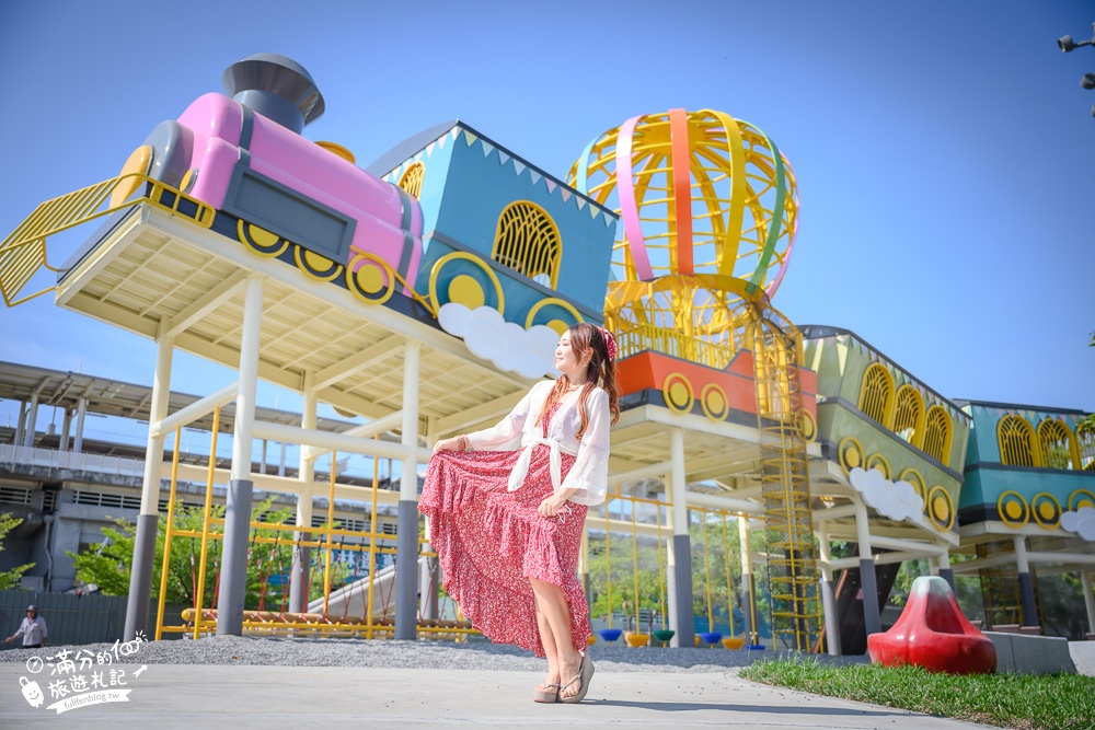 屏東景點|林邊蓮霧新樂園,七彩飛天小火車遊戲場(免門票),蓮霧森林小屋.熱氣球溜滑梯.鞦韆免費玩!