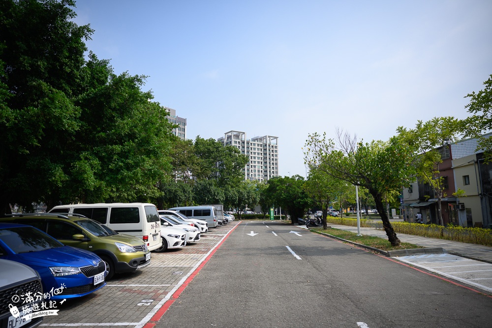 高雄景點【蓮池潭兒童公園】免門票童話彩虹迷宮,三隻小豬和大野狼.溜滑梯沙坑池免費玩!