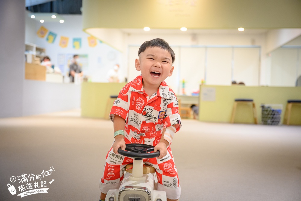 台中親子餐廳【小島3.5度親子餐廳】船隻上的侏羅紀,強大兒童遊戲區,用餐不限時暢遊太放電了!