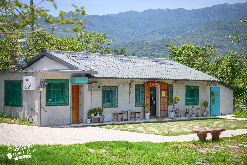 宜蘭景點【小溪邊咖啡】老宅古厝咖啡館.復古文青風好好拍,能望山看水景,還能欣賞鐵道風光!