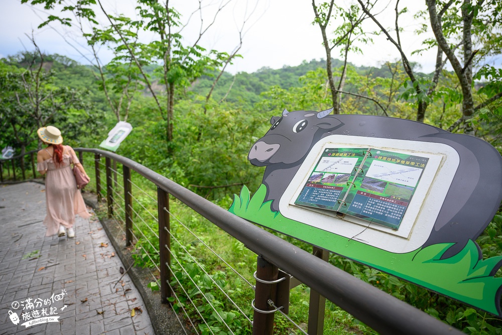 台南景點|牛埔農塘.牛埔泥岩水土保持教學園區(免門票)最美夢幻湖~仙境般的水中涼亭!