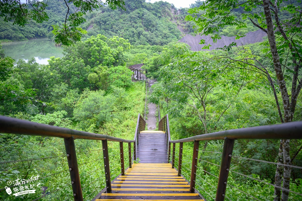 台南景點|牛埔農塘.牛埔泥岩水土保持教學園區(免門票)最美夢幻湖~仙境般的水中涼亭!