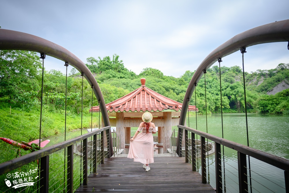 台南景點|牛埔農塘.牛埔泥岩水土保持教學園區(免門票)最美夢幻湖~仙境般的水中涼亭!