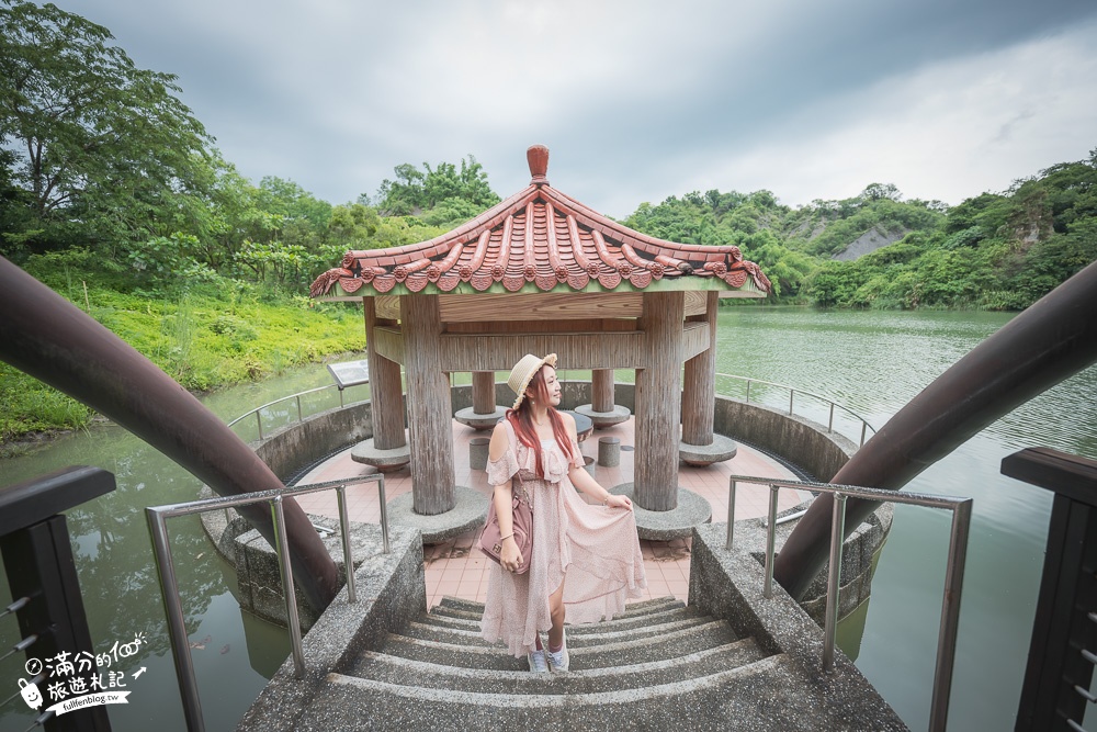 台南景點|牛埔農塘.牛埔泥岩水土保持教學園區(免門票)最美夢幻湖~仙境般的水中涼亭!