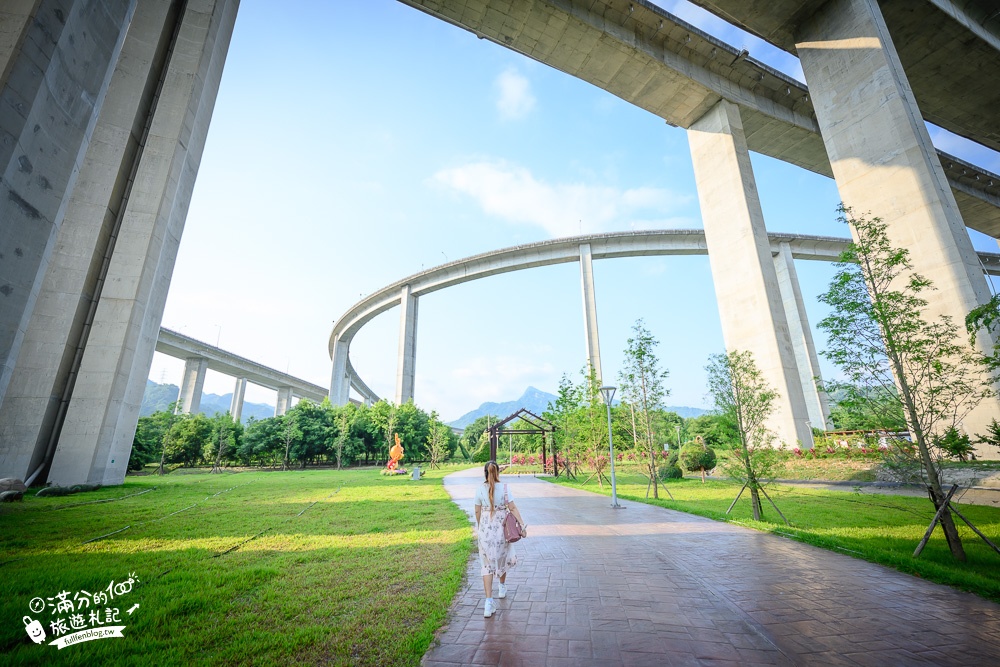 南投【橋聳雲天綠雕園區】全台最美高速公路,視野超遼闊~隱身高架橋下的森林秘境!