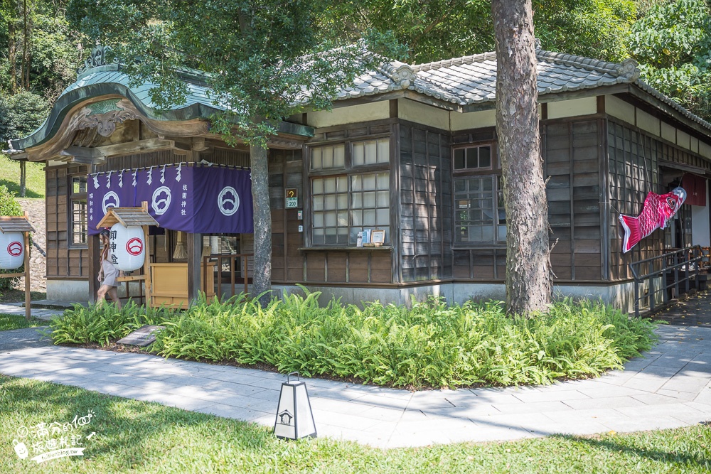 桃園景點|桃園神社昭和拾參.桃園忠烈祠(免門票)台灣僅存最完整的神社建築~敲鑼祈福.走風鈴回廊,一秒飛日本!