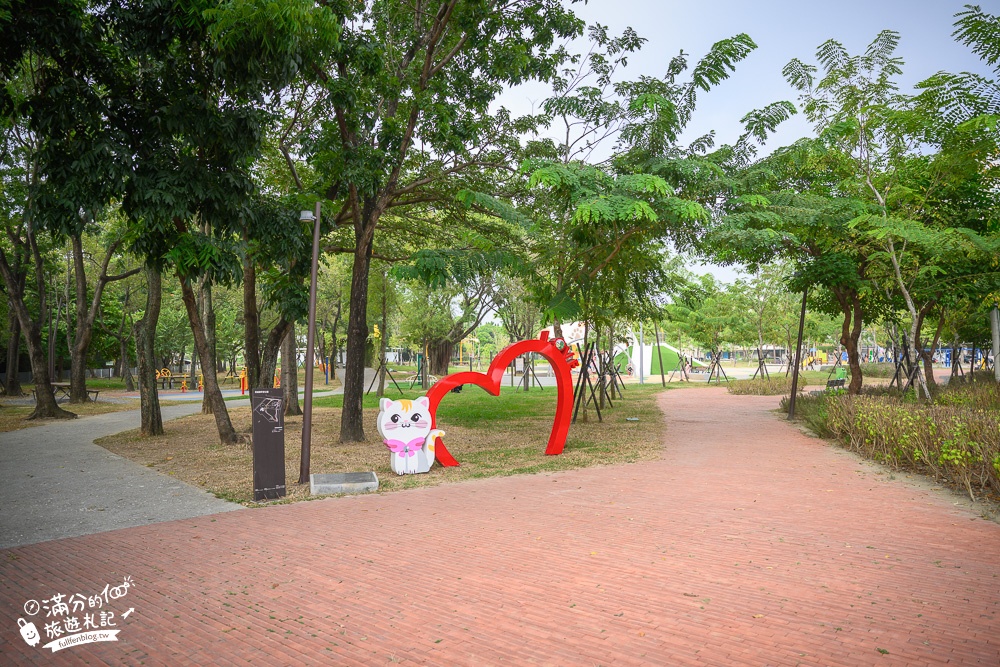 嘉義景點|打貓親子廣場早安公園(免門票)貓咪主題遊戲場.盪鞦韆.溜滑梯.攀岩.貓咪沙坑隨你玩!