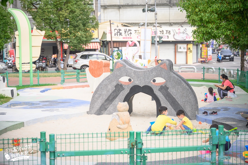 嘉義景點|打貓親子廣場早安公園(免門票)貓咪主題遊戲場.盪鞦韆.溜滑梯.攀岩.貓咪沙坑隨你玩!