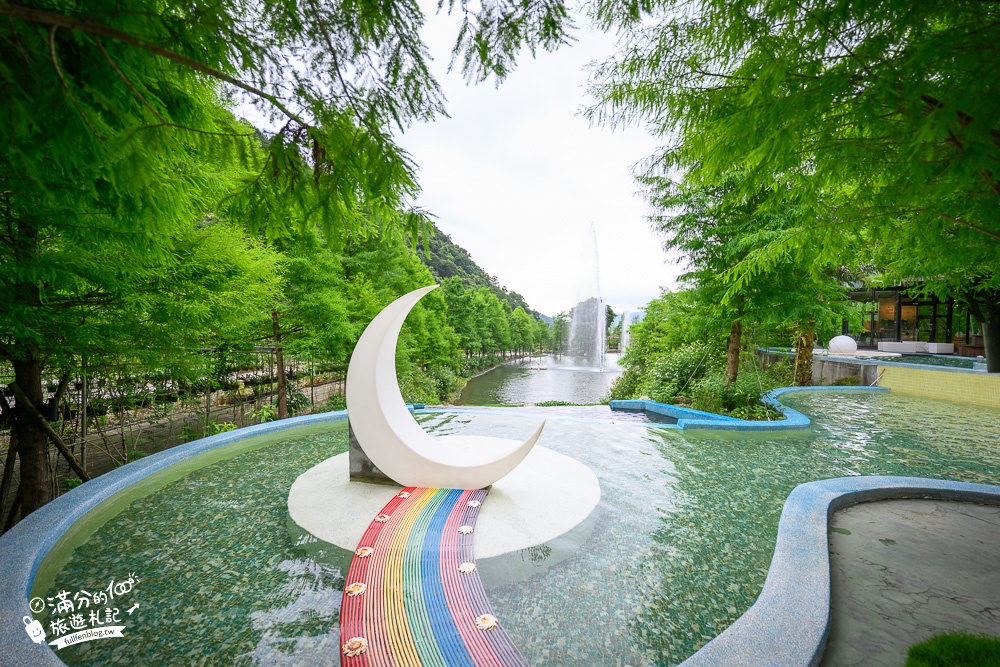 宜蘭【鳳梨屋水上莊園】最新門票資訊,宜蘭親子玩水景點.瀑布鞦韆.彩虹彎月.鳳梨教堂.森林露營，仙氣飄飄~宜蘭版熱帶雨林!