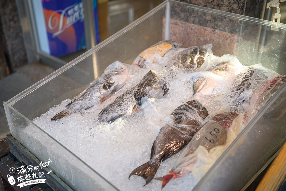 屏東【富美海鮮餐廳】20片生魚片只要100元,後壁湖人氣海鮮餐廳,冰淇淋免費無限暢飲!