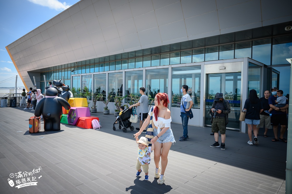 桃園景點【桃園機場第二航廈北側觀景台】免門票近距離看飛機起降.吹冷氣玩樂高積木.夢幻珍奶好拍!