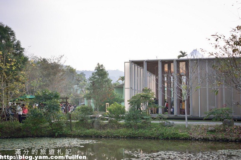 【南投。埔里景點】紙教堂~台灣柔美的紙建築。夜晚點燈更是浪漫迷人