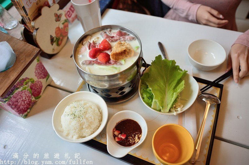 苗栗大湖景點》花間集輕食小館 季節限定招牌必吃 草莓牛奶雪花冰 還有暖呼呼的草莓牛奶鍋