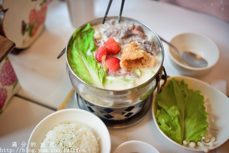 苗栗大湖景點》花間集輕食小館 季節限定招牌必吃 草莓牛奶雪花冰 還有暖呼呼的草莓牛奶鍋