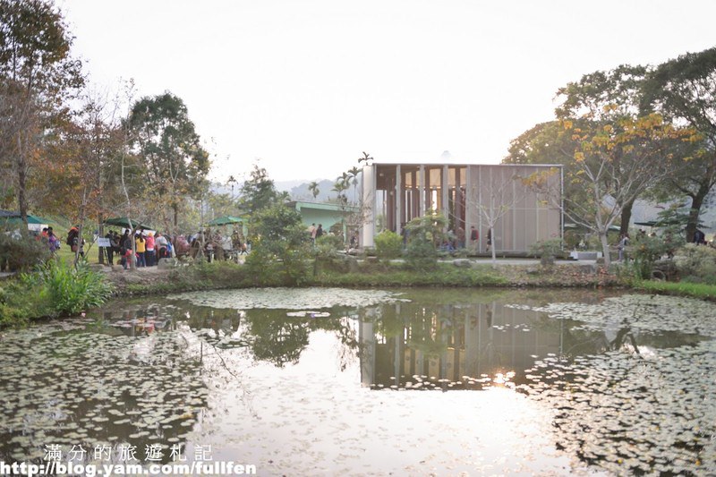 【南投。埔里景點】紙教堂~台灣柔美的紙建築。夜晚點燈更是浪漫迷人