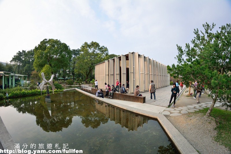 【南投。埔里景點】紙教堂~台灣柔美的紙建築。夜晚點燈更是浪漫迷人